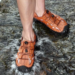 Men'S Summer Outdoor Sandals Made of Breathable Faux Leather, Featuring a Soft Sole And a Hollow Design.